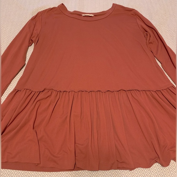 Entro long sleeve top with ruffled bottom. Pretty rust color. Size Small. EUC. - Picture 1 of 3